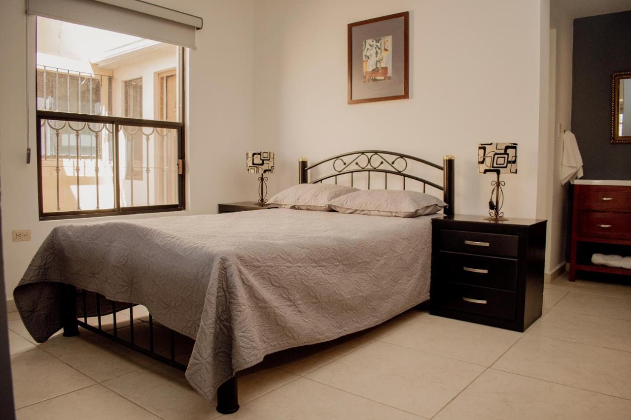 Suites Cervantes Чиуауа Екстериор снимка